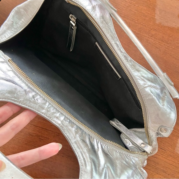 Sigerson Morrison Silver Metallic Hand Bag | Made in Italy - Picture 5 of 10
